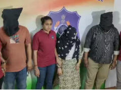 Photo of हनीट्रैप: बुजुर्ग को देख मुस्कुरा महिला ने लिया नंबर, कमरे में बुलाया और फिर ब्लैकमेलिंग का खेल शुरू!