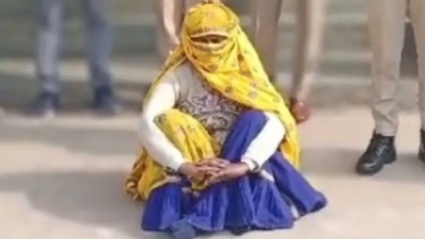Photo of पराए मर्द के प्यार में ‘पागल’ हुई पत्नी, पति को पहले प्यार से पिलाई शराब, फिर प्रेमी के हाथों उड़वा दी गर्दन